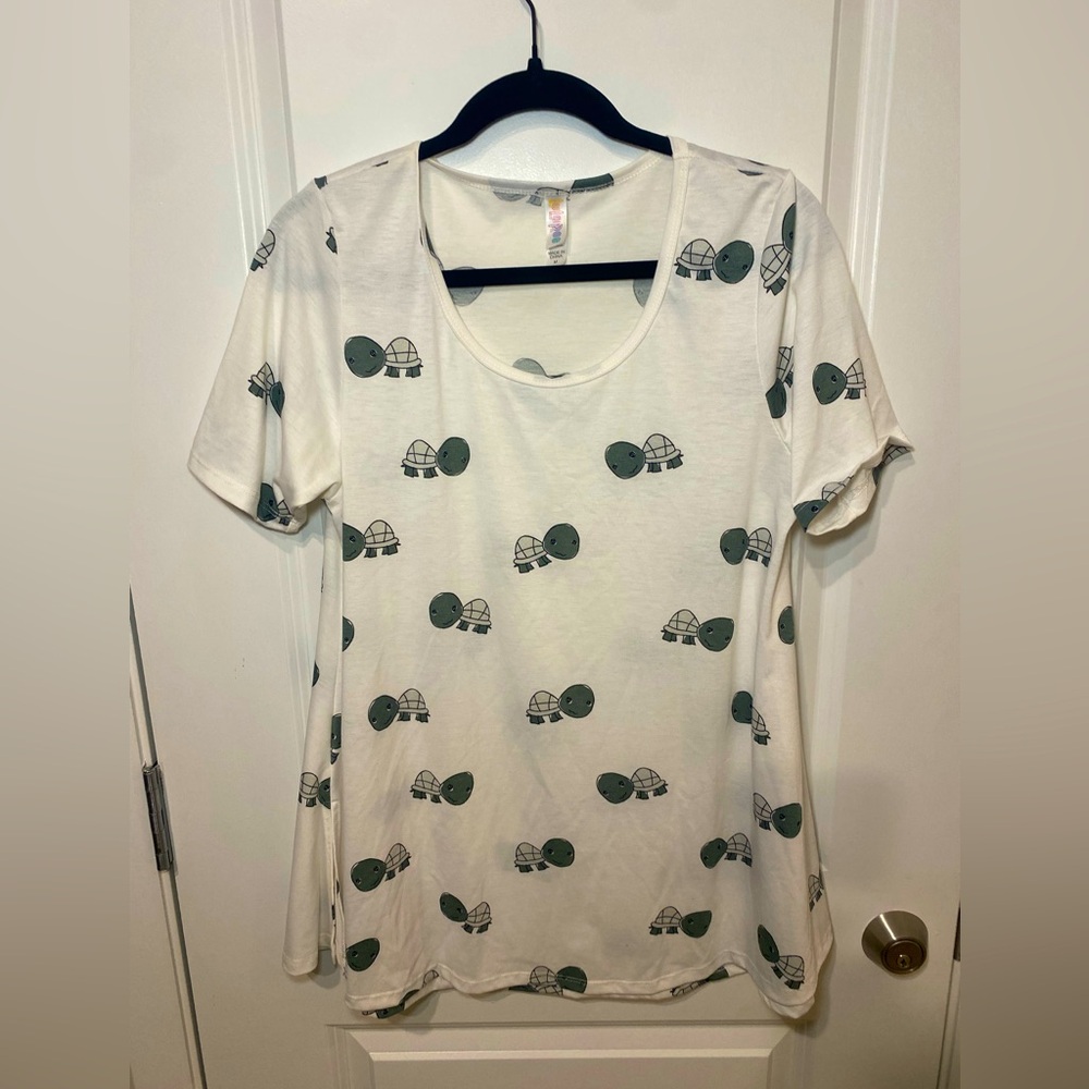 LulaRoe Turtle print perfect t Tshirt